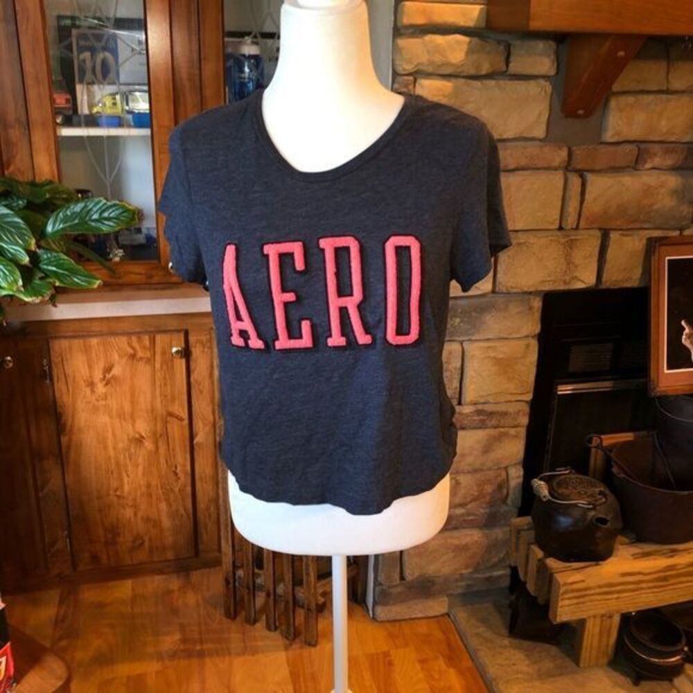 Aeropostale cropped t-shirt size medium